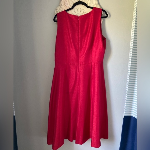 Preston & York Elegant Red Sleeveless Dress - Picture 3 of 9